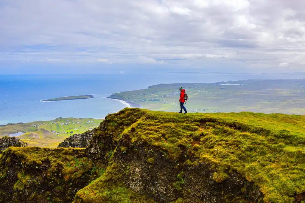 10 Must-See Attractions in Scotland 5 man, hiking, islands